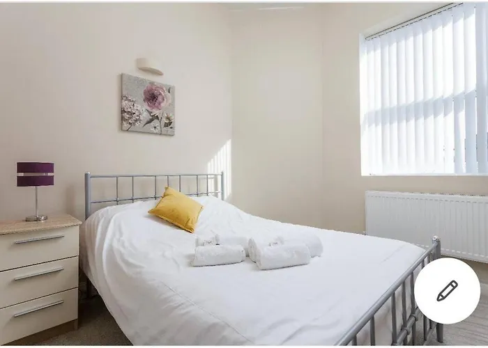 Modernised With Free Gated Parking Apartamento